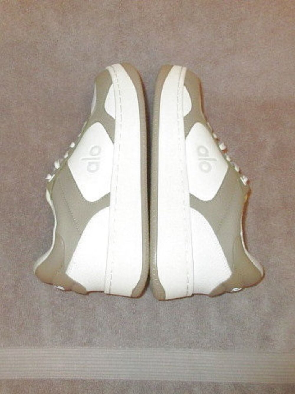 ALO Recovery Mode Sneaker Womens 10 Comfort Cushioned Foam Vegan Leather Arch - Picture 7 of 9